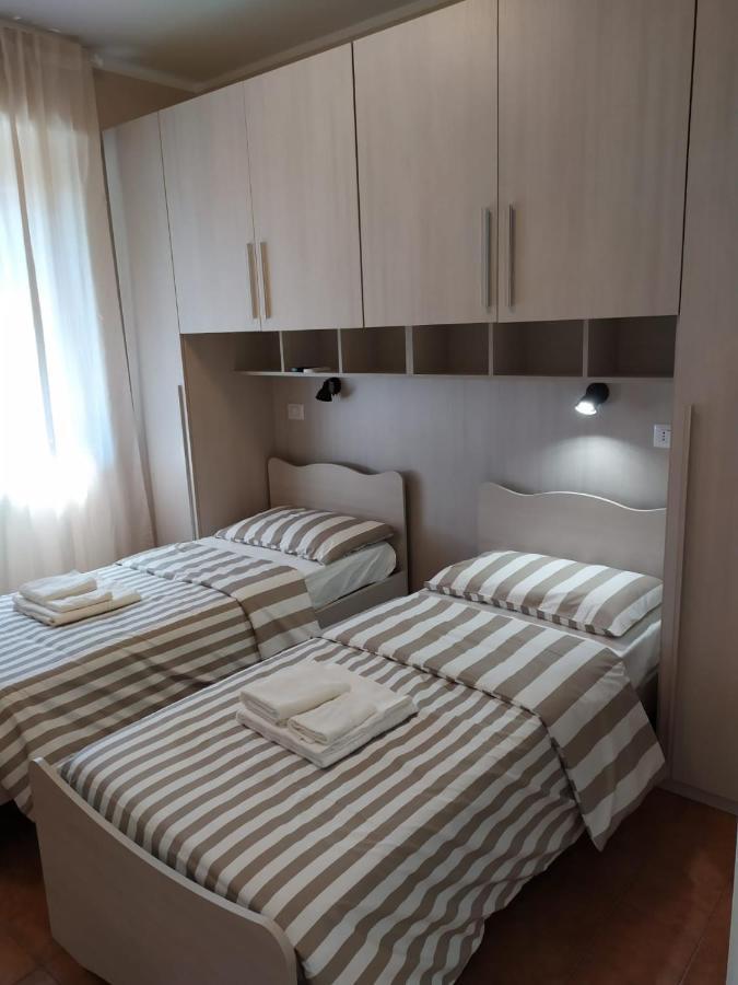 Beach House, 300 M Dal Mare, Marina Di Massa Exterior photo