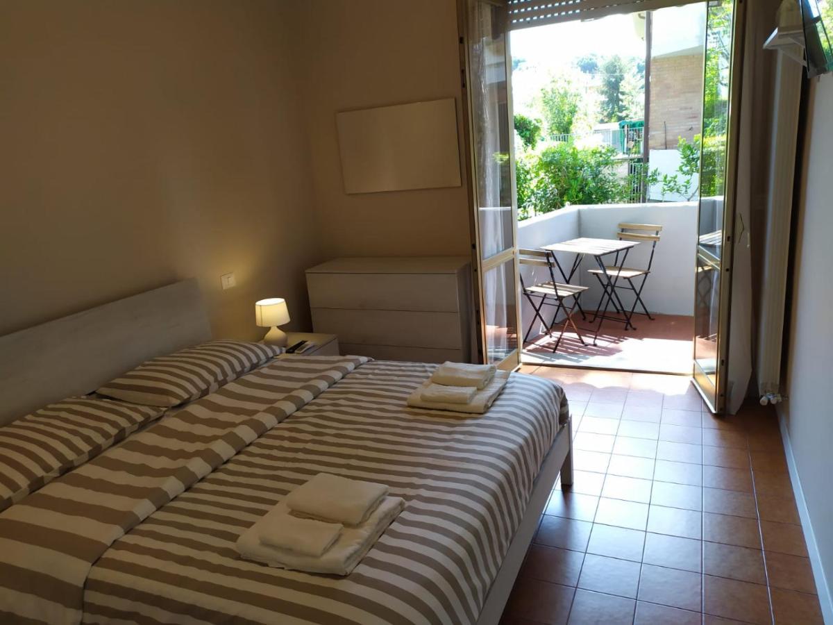 Beach House, 300 M Dal Mare, Marina Di Massa Exterior photo