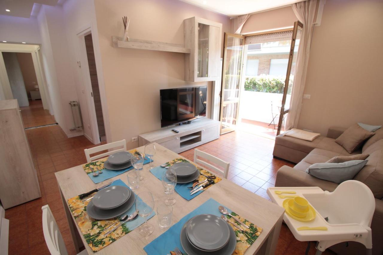 Beach House, 300 M Dal Mare, Marina Di Massa Exterior photo